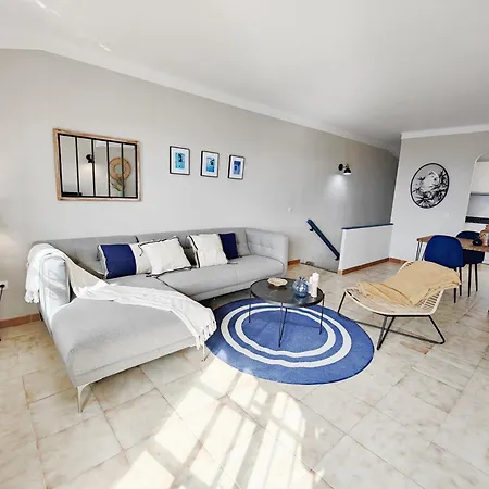 Ap410 Azure House